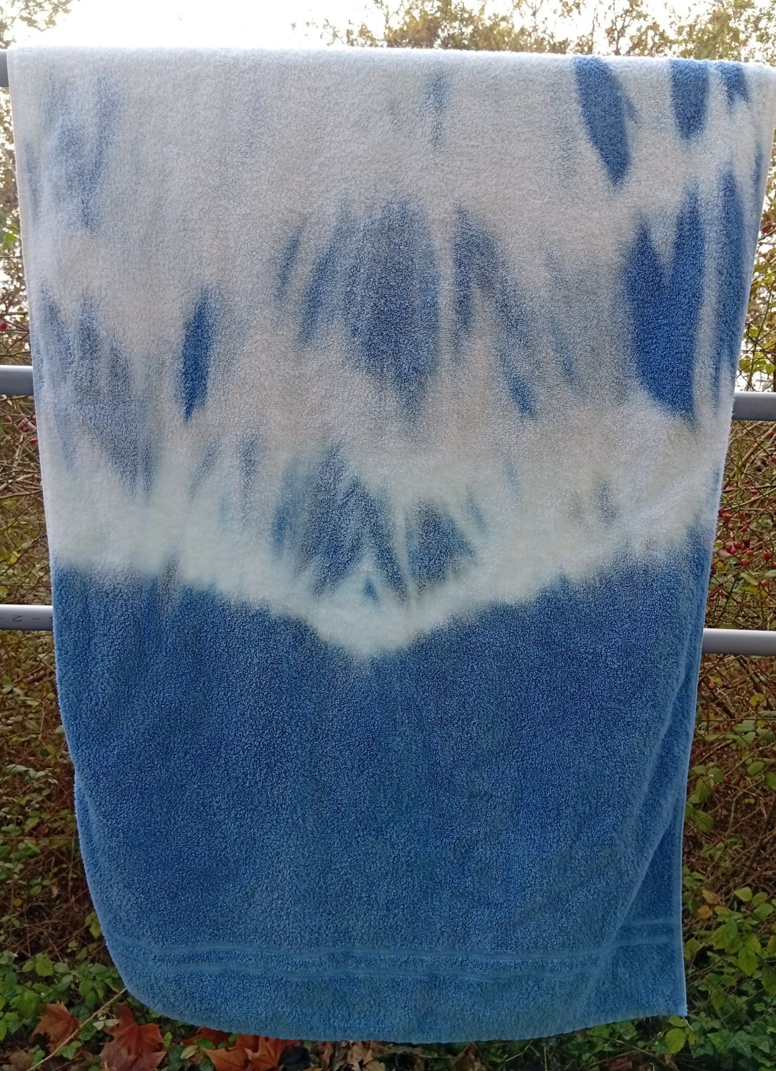 Drap de bain Tie and Dye 100% coton modèle Saphir – Image 2